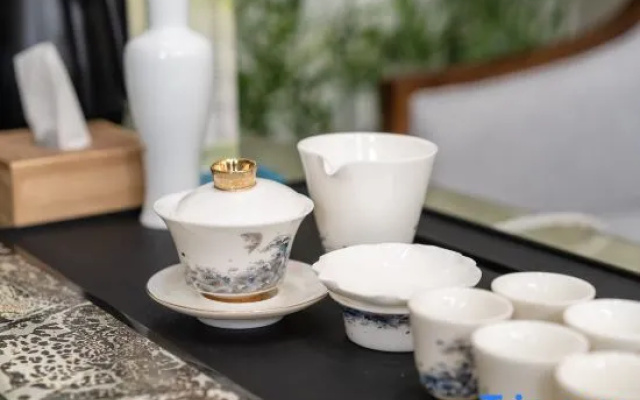 Yijia Xinyue Hotel – People – Chengdu