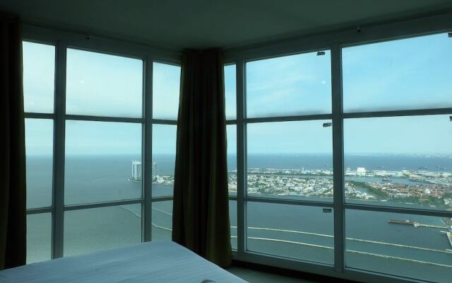 Baywalk Condominium Pluit With Ocean View