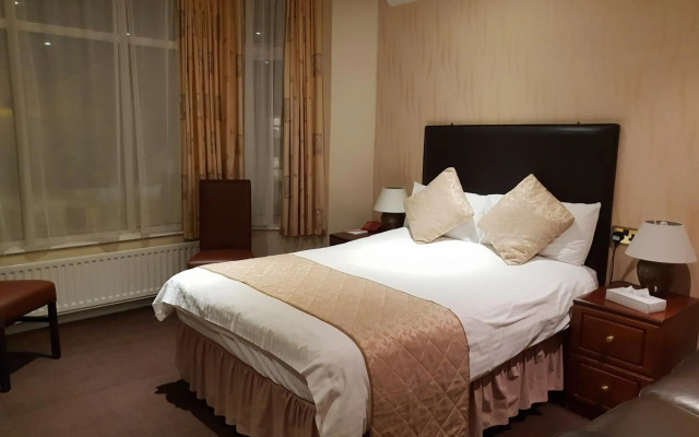 Ascot Hotel