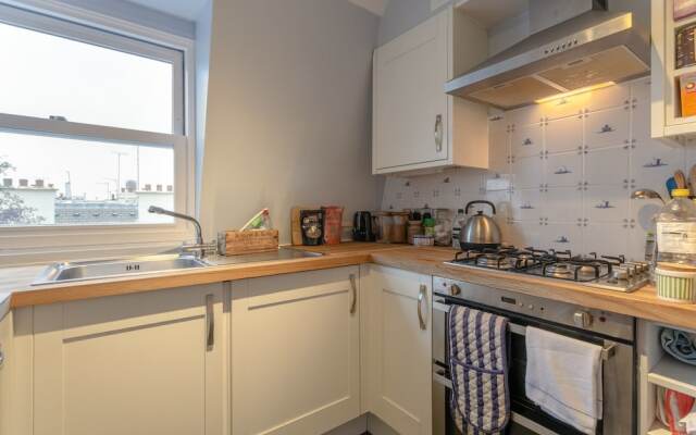 Stylish 1 Bedroom Penthouse Near Notting Hill