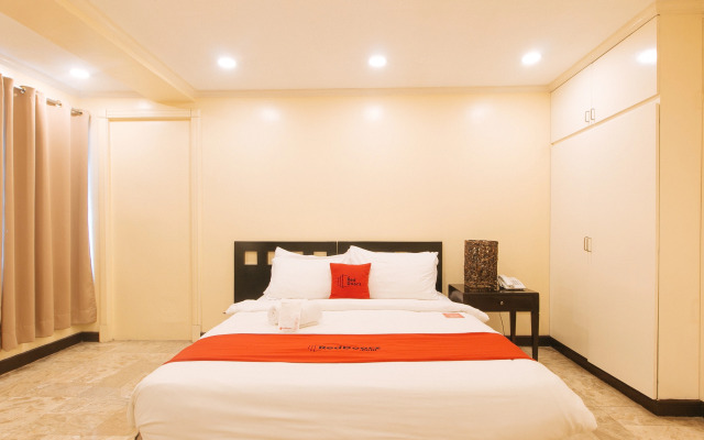 RedDoorz Premium near Greenbelt Makati