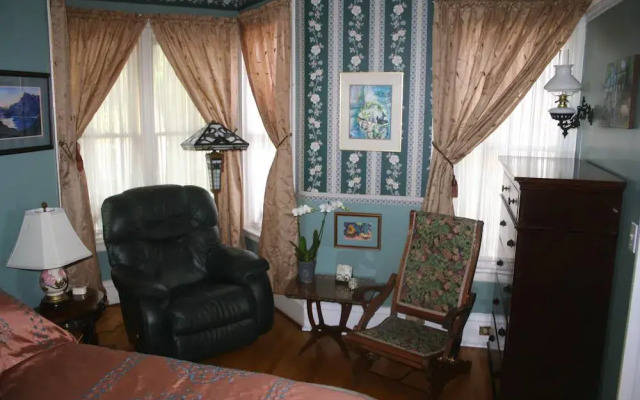 A Boat to Sea Bed & Breakfast