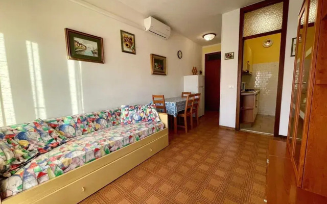 Flat With Beautiful Terrace Close to the sea