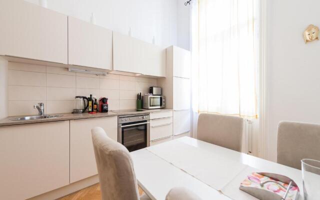 Vienna Apartment 1010