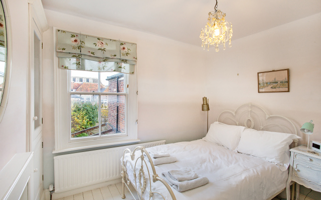 Situated within moments of the High Street and Theatre Royal