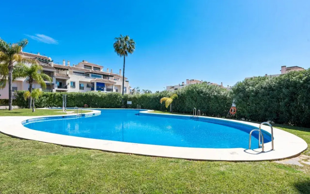 Sunny Getaway With Pool in Marbella - Ref M54
