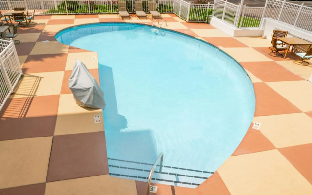 Holiday Inn Express and Suites Pigeon Forge Sevierville by IHG