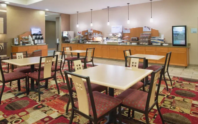 Holiday Inn Express Hotel & Suites Truth