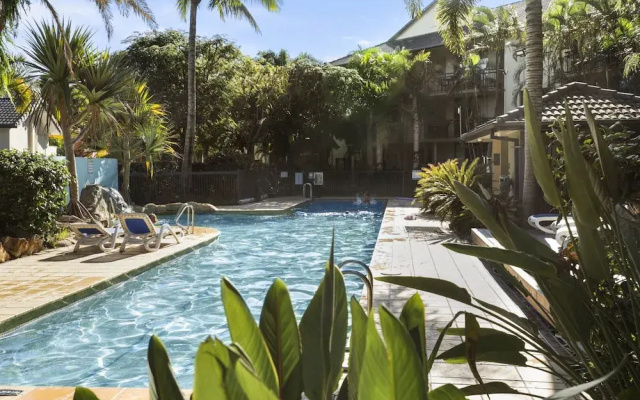 2-bed Family Haven With Pools, BBQ & Playgrounds