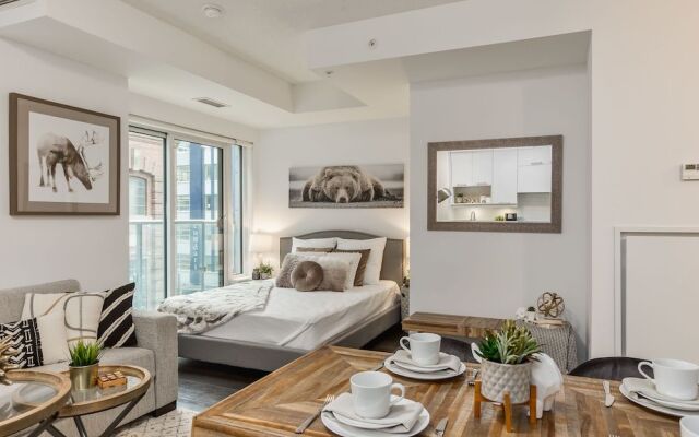 QuickStay - Classy & Rustic Downtown Condo