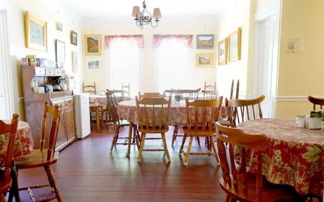 The Bartlett Inn