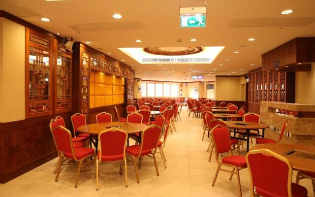 Grand Harbour Hotel