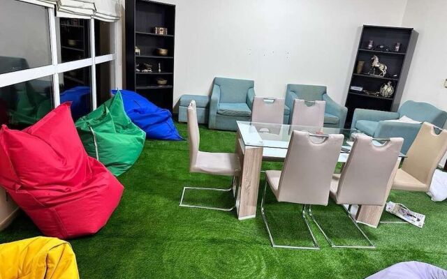 Хостел Business Backpackers JBR