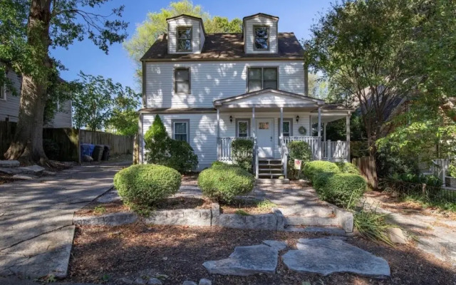 Centrally Located Hidden Midtown Gem