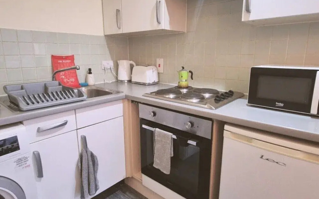 Stylish 1BR Flat Next to Hockley