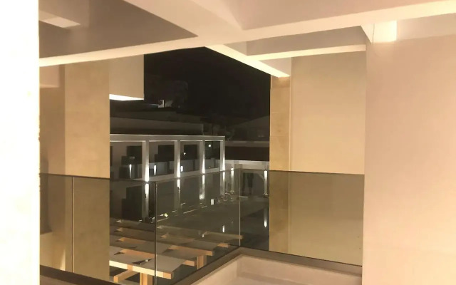 Mirror Hotel
