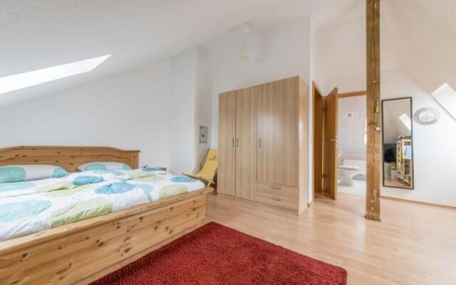 ID 6129 - Private Rooms