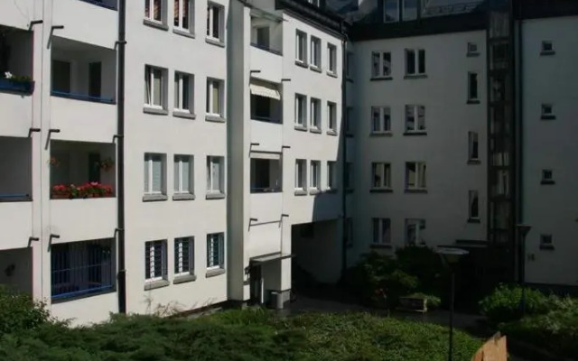 oompH Warsaw Central 3-bedroom Flat