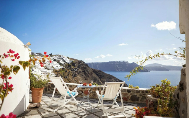 Lava Oia's