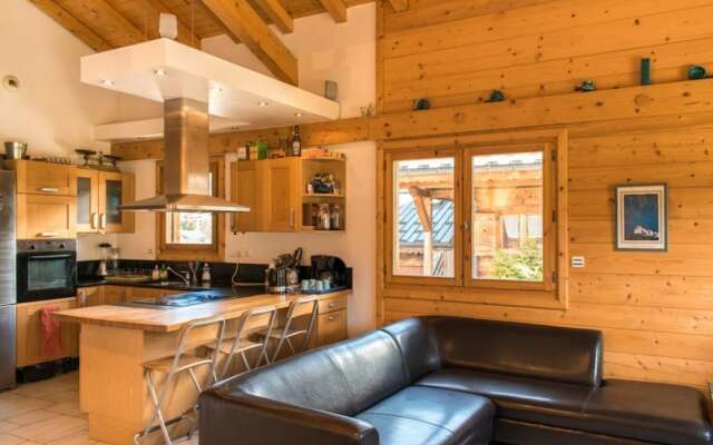Brilliantly located spacious 4-Bedroom Chalet