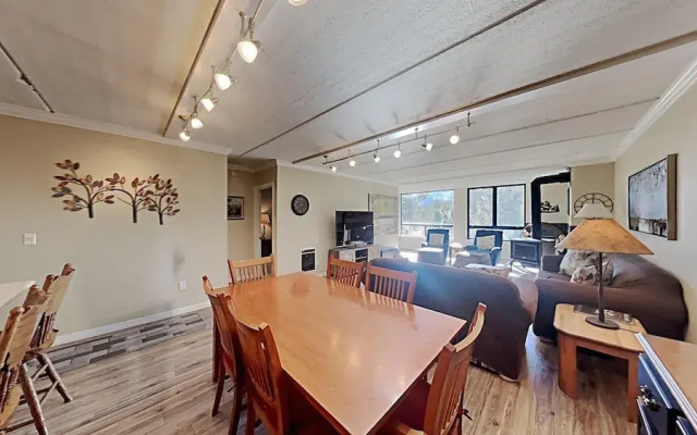 1849 Condos - Spacious 3 Bedrooms with Outdoor Pool & 3 Hot Tubs
