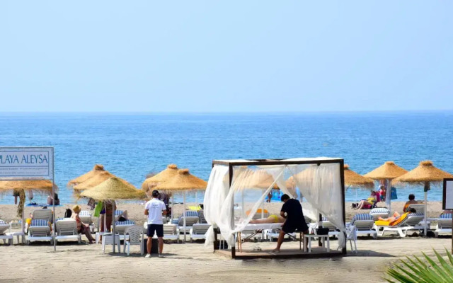 Aleysa Playa Aparthotel
