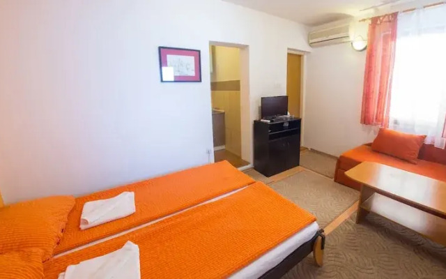 Apartment Fellini