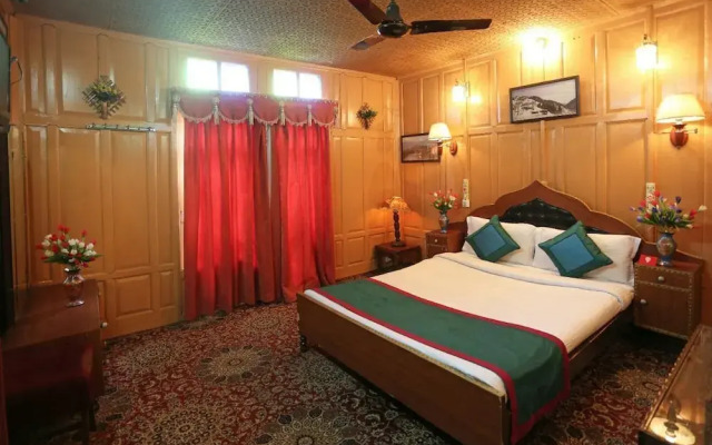Ritz HouseBoat Srinagar