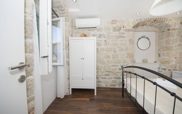 Apartments Stone Elegance