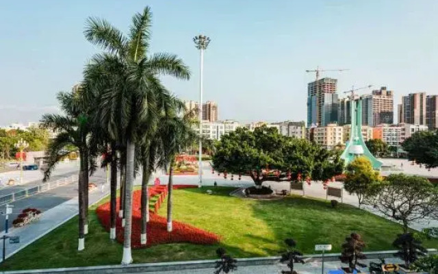 Guangchang Siji Hotel (Shenzhen Gongming Square Metro Station)