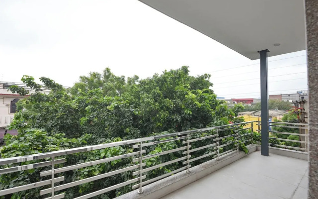 Fabhotel Black Pepper