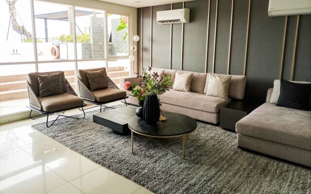 Modern Look And Comfortable Studio Barsa City Apartment
