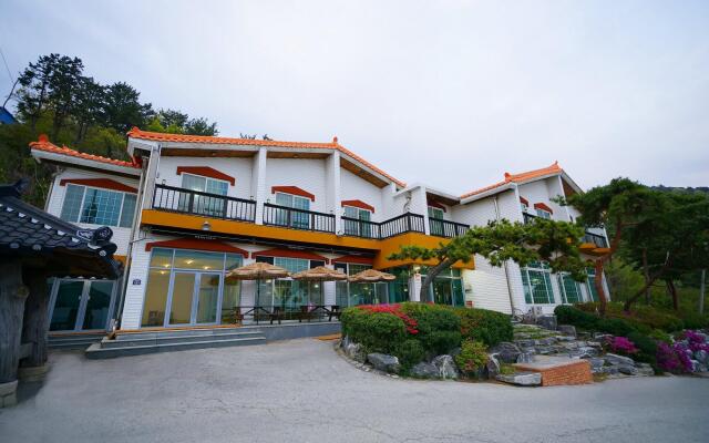 Byeonsanbando With Hill Pension