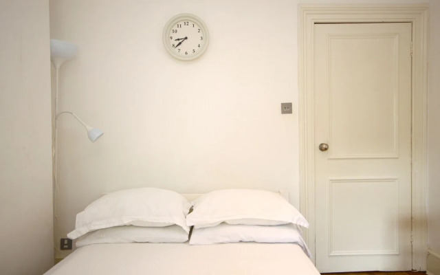 Cosy Central Soho City Studio Apartment