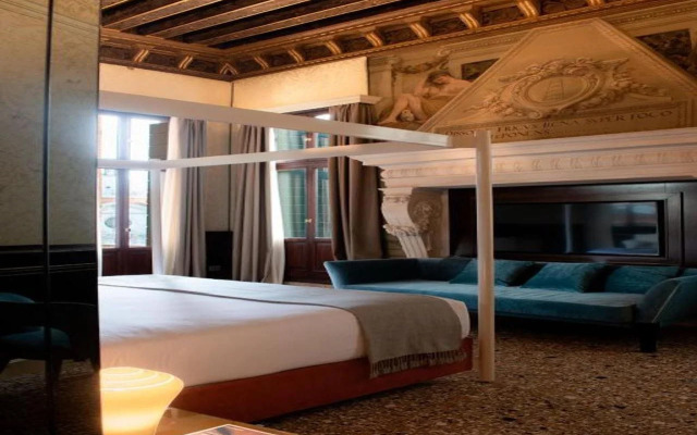 Eight Venezia