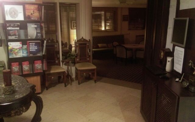 Adapalas Hotel