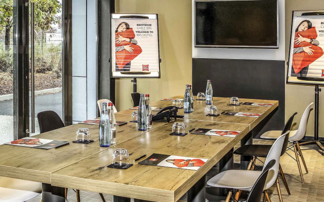 ibis Saint Genis Pouilly Genève