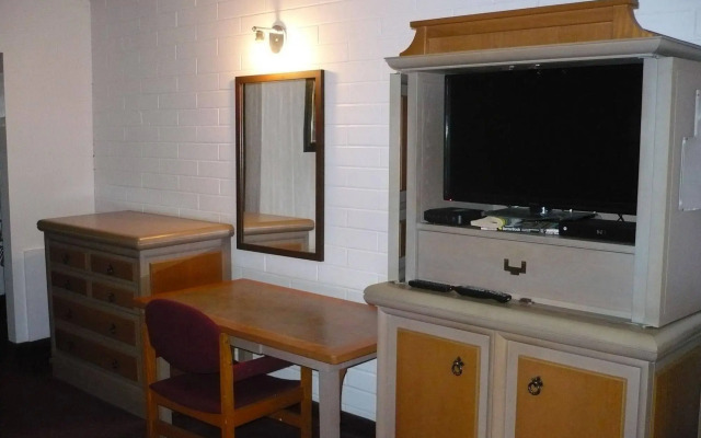 Hospitality Courtyard Inn