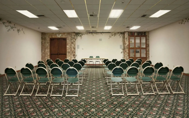 Travelodge by Wyndham Lemoore Near Naval Air Station