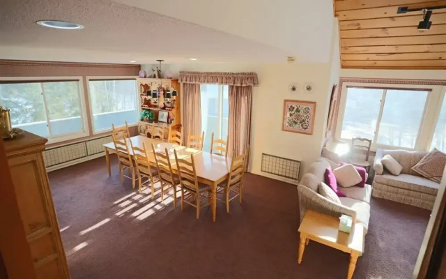 Private Home Close to Loon Mountain, Sleeps Families up to 14! - Cb127l