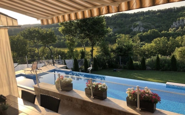 Luxurious Sunset Villa with Pool