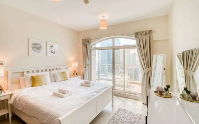 Relaxing, Chic Apartment in The Views