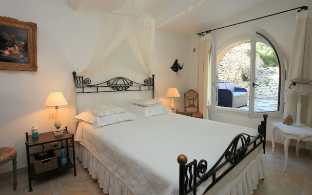 Provencal Villa in the Heart of the Luberon Scrubland