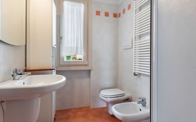 Lazise, Modern Houses, Nice and Colourful Decoration