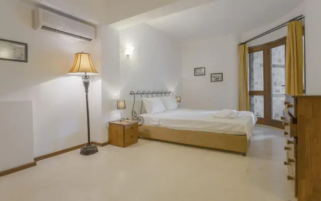 House With Private Pool and Garden 4 min to Beach