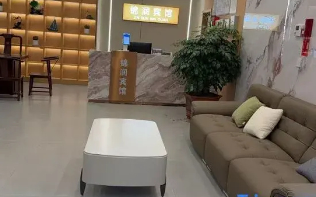 Longling Jinrun Hotel