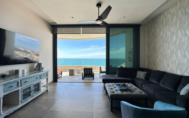 Beachtop Haven 2BR Condo at Iconic Sandy Beach