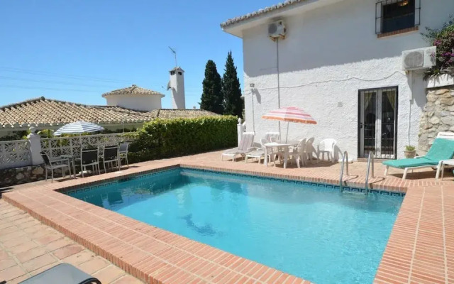 Beautiful 4-Bed det villa private pool sea views