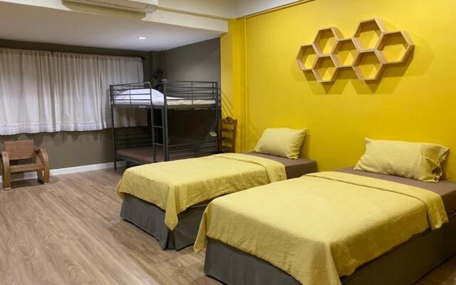 Grasshopper Bed and Cafe