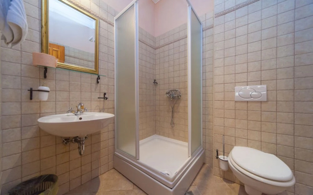 Amoret Apartments